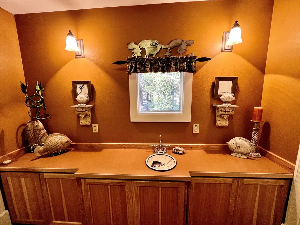 208 4th Avenue Lincoln MT 59639