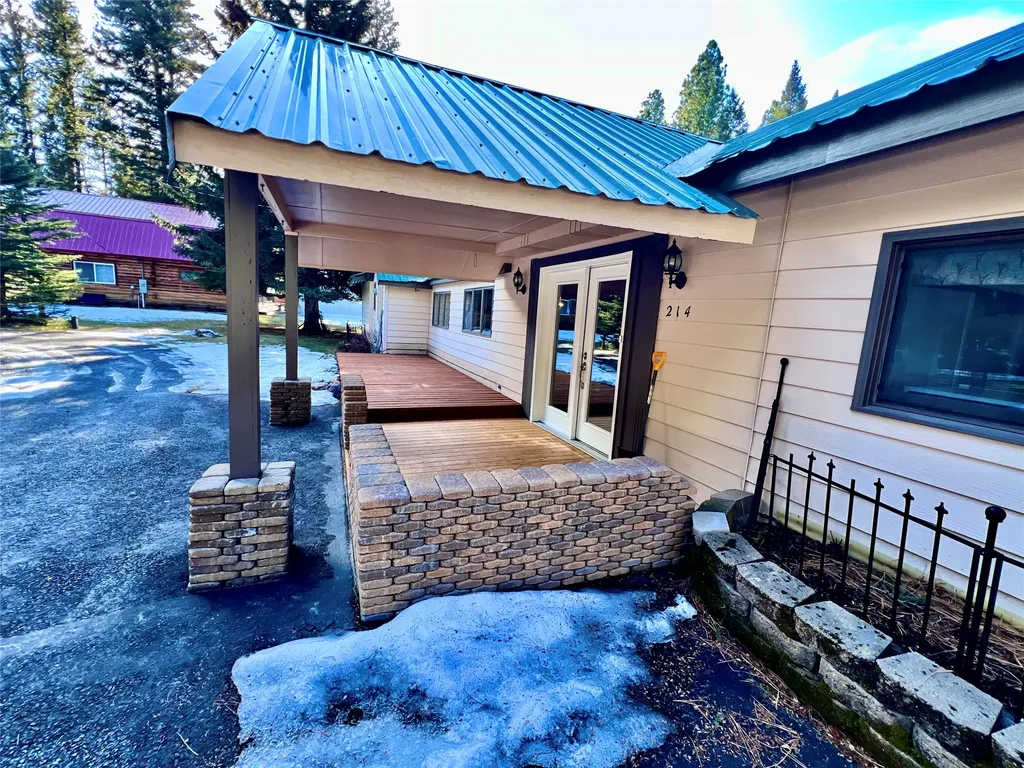208 4th Avenue Lincoln MT 59639