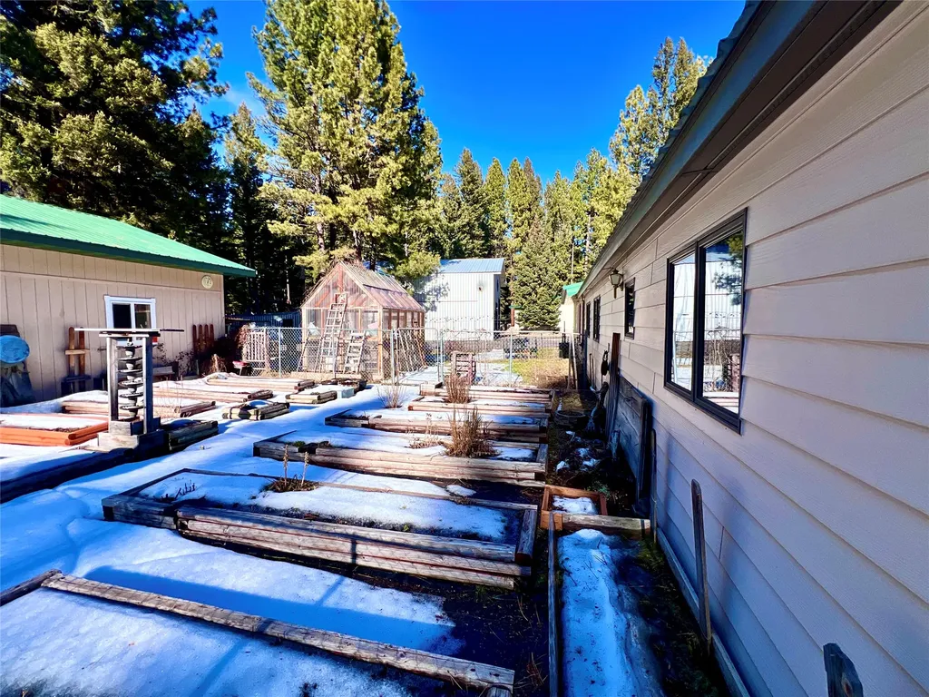 208 4th Avenue Lincoln MT 59639