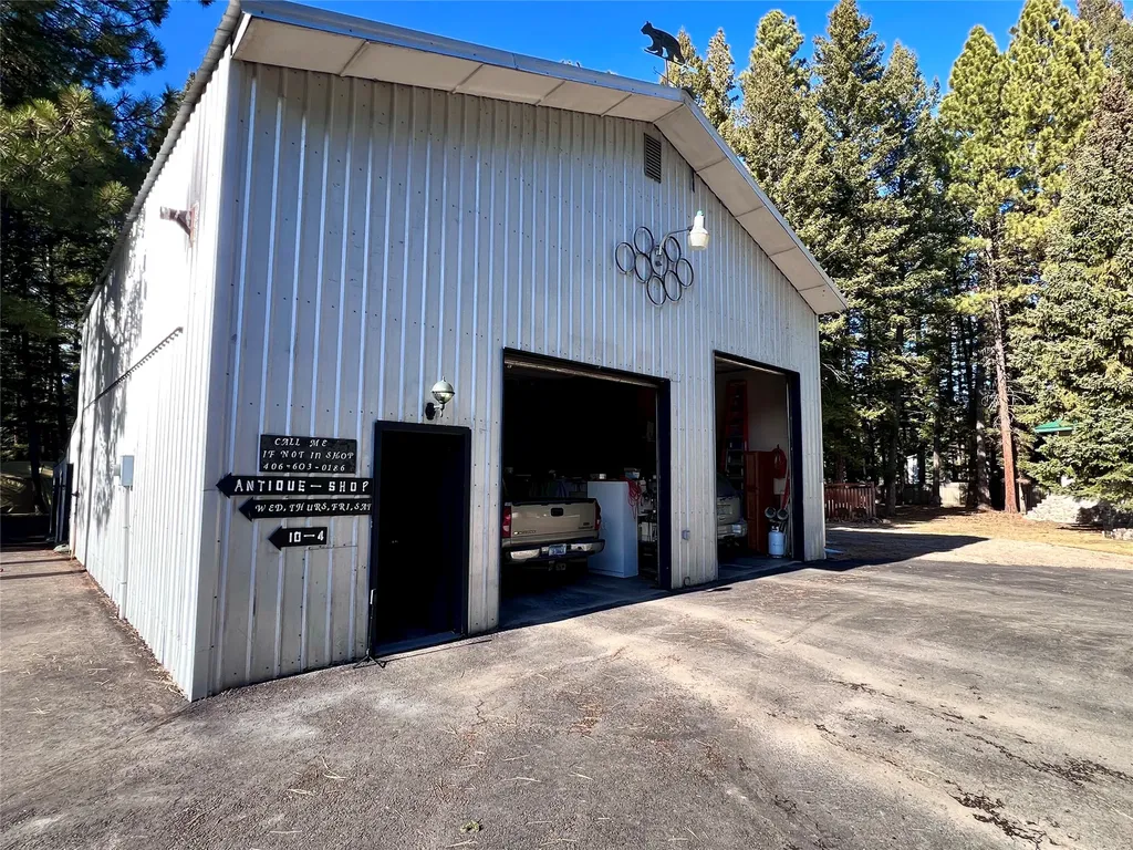 208 4th Avenue Lincoln MT 59639