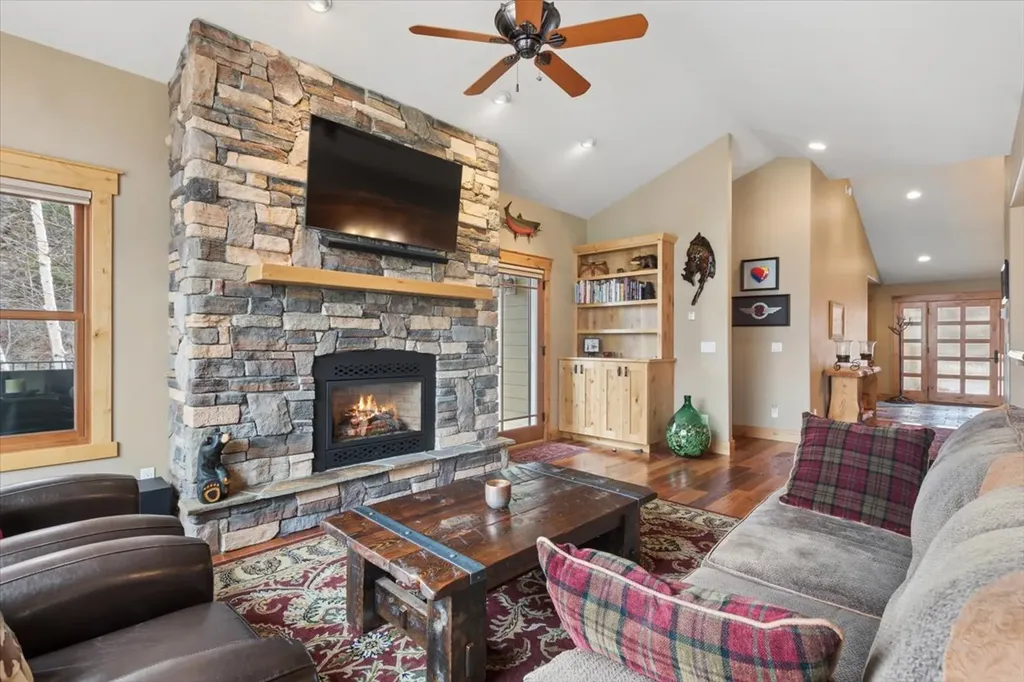 335 Jib Lane Lakeside MT 59922