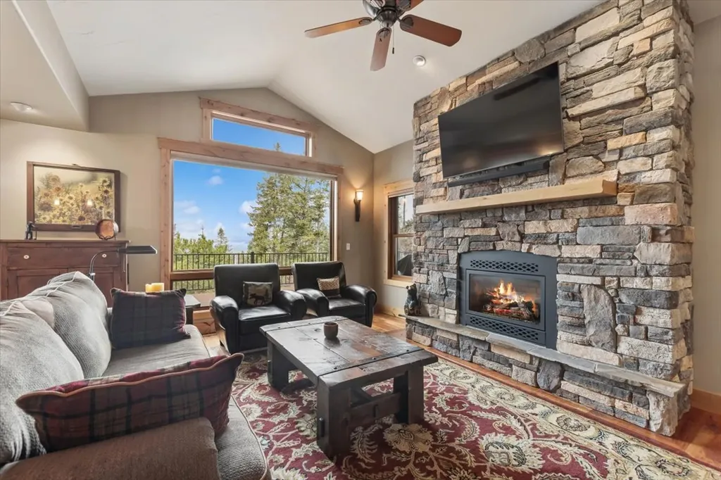 335 Jib Lane Lakeside MT 59922