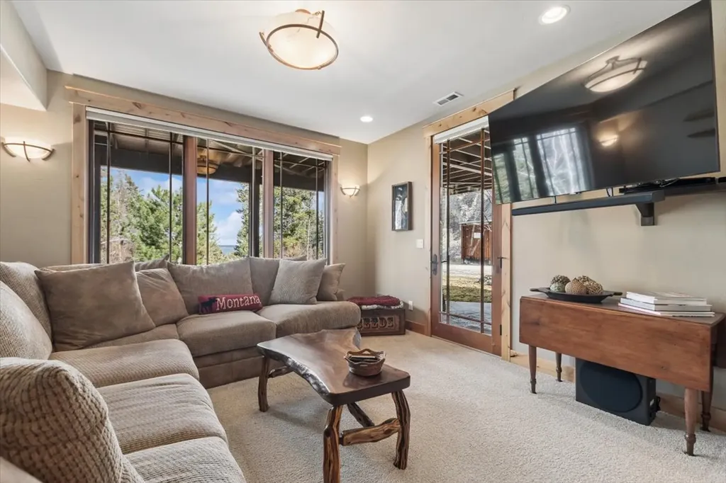 335 Jib Lane Lakeside MT 59922