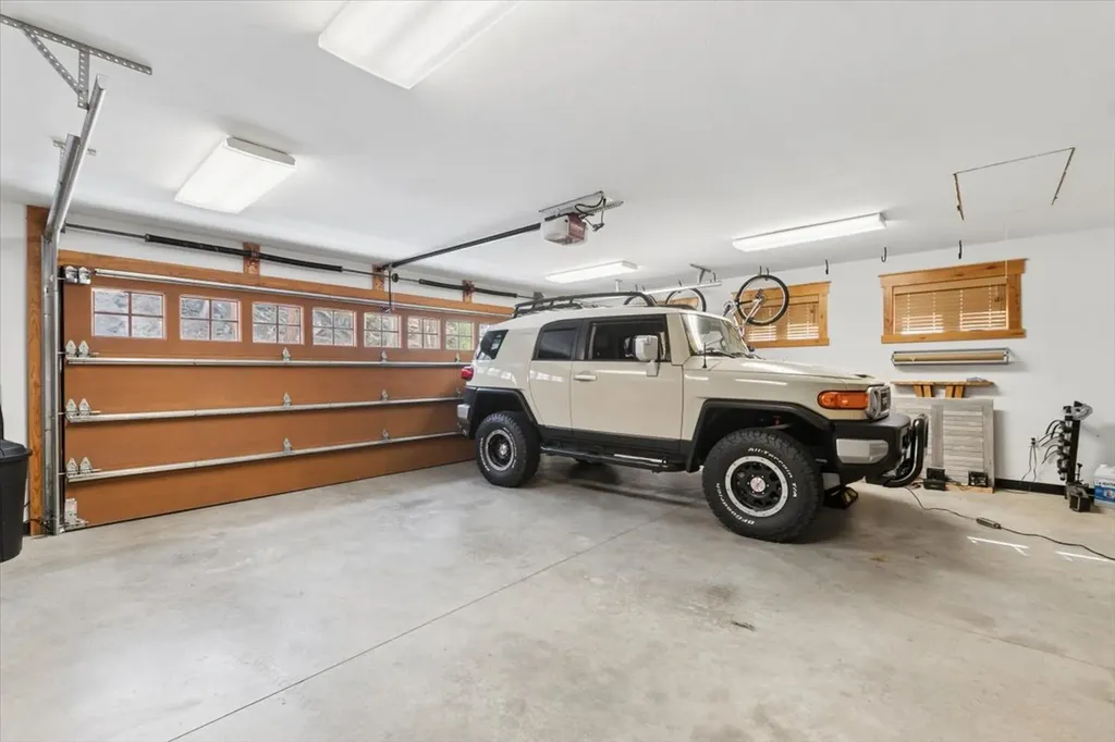 335 Jib Lane Lakeside MT 59922