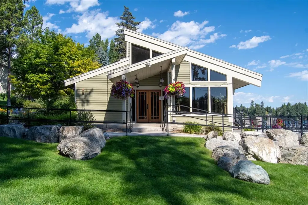 335 Jib Lane Lakeside MT 59922