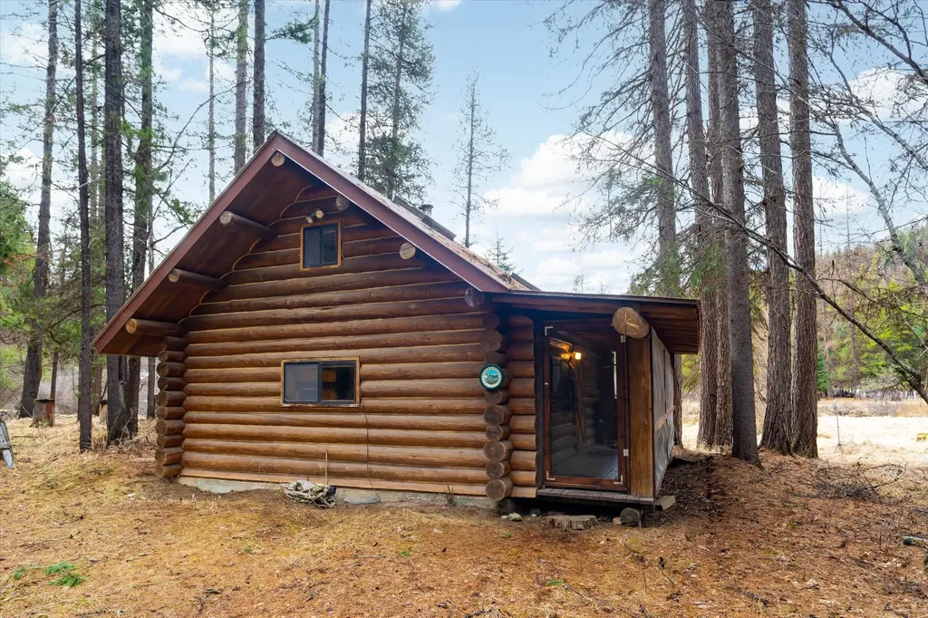 796 Tamarack Lane Troy MT 59935