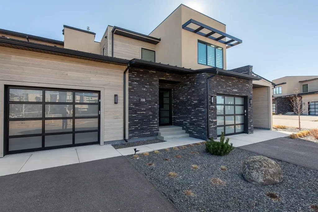 10 Caymus Lane Bozeman MT 59718