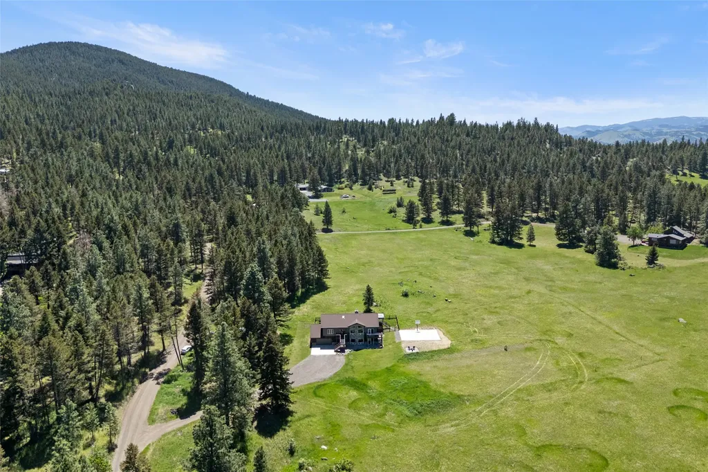 36 Lost Trail Clancy MT 59634