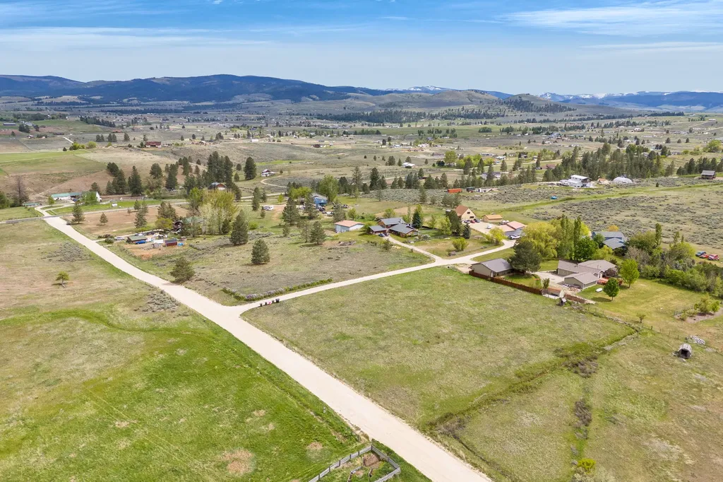 Nkn Cougar Lane Stevensville MT 59870