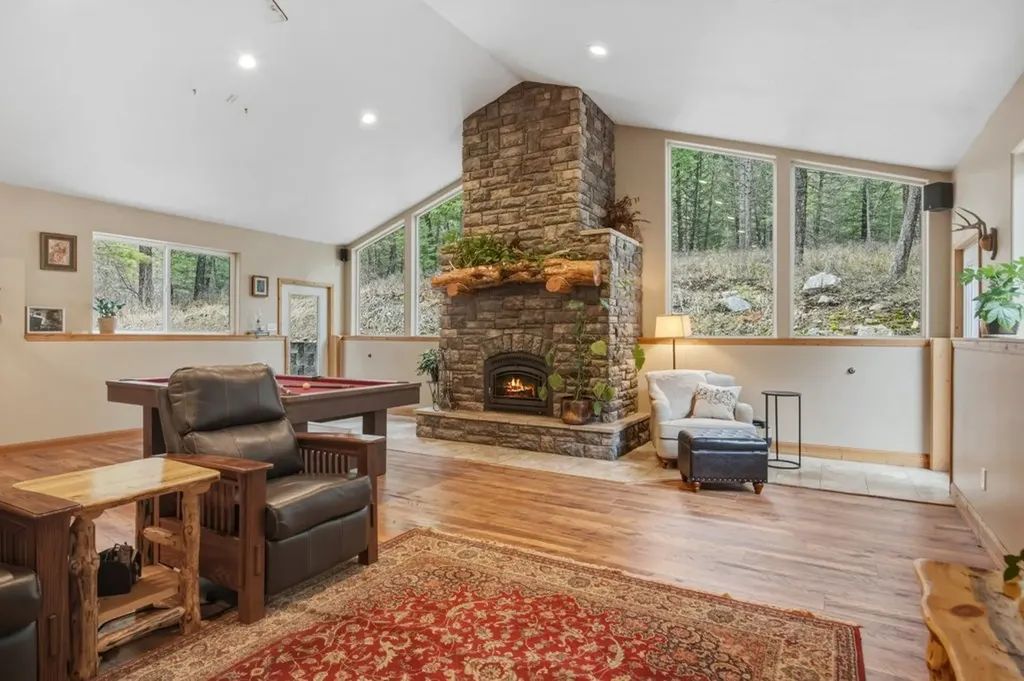 14300 Cambridge Road Bonner MT 59823
