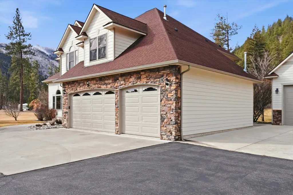 10596 Nez Perce Loop Lolo MT 59847