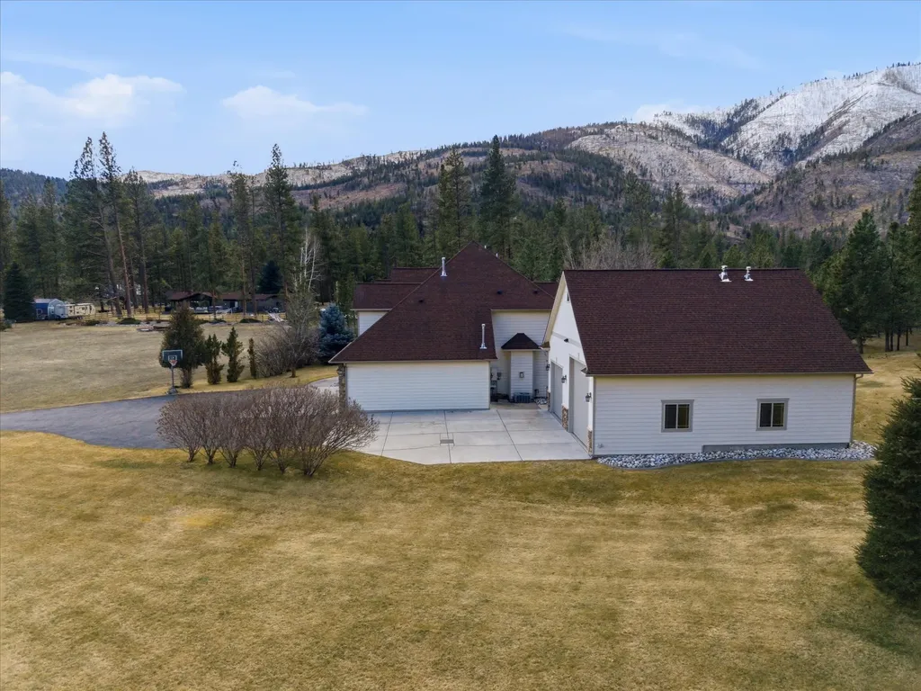 10596 Nez Perce Loop Lolo MT 59847