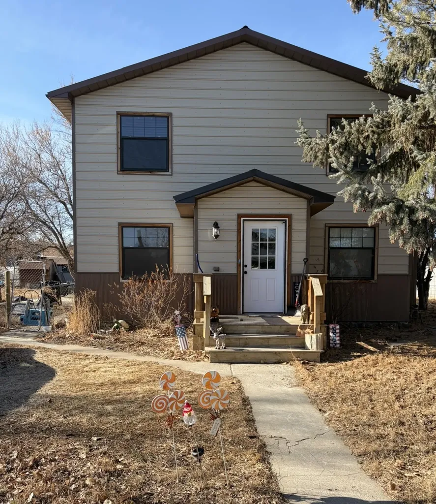 122 E Richland Avenue Shelby MT 59474