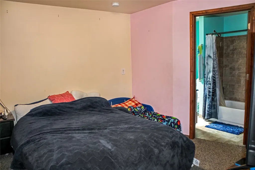 122 E Richland Avenue Shelby MT 59474