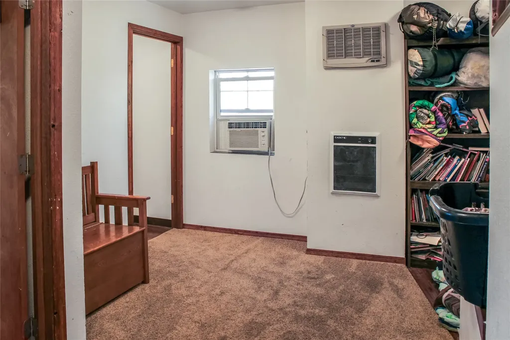 122 E Richland Avenue Shelby MT 59474