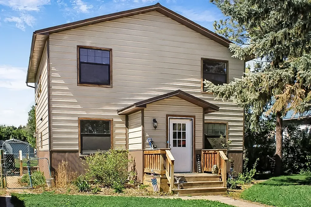 122 E Richland Avenue Shelby MT 59474