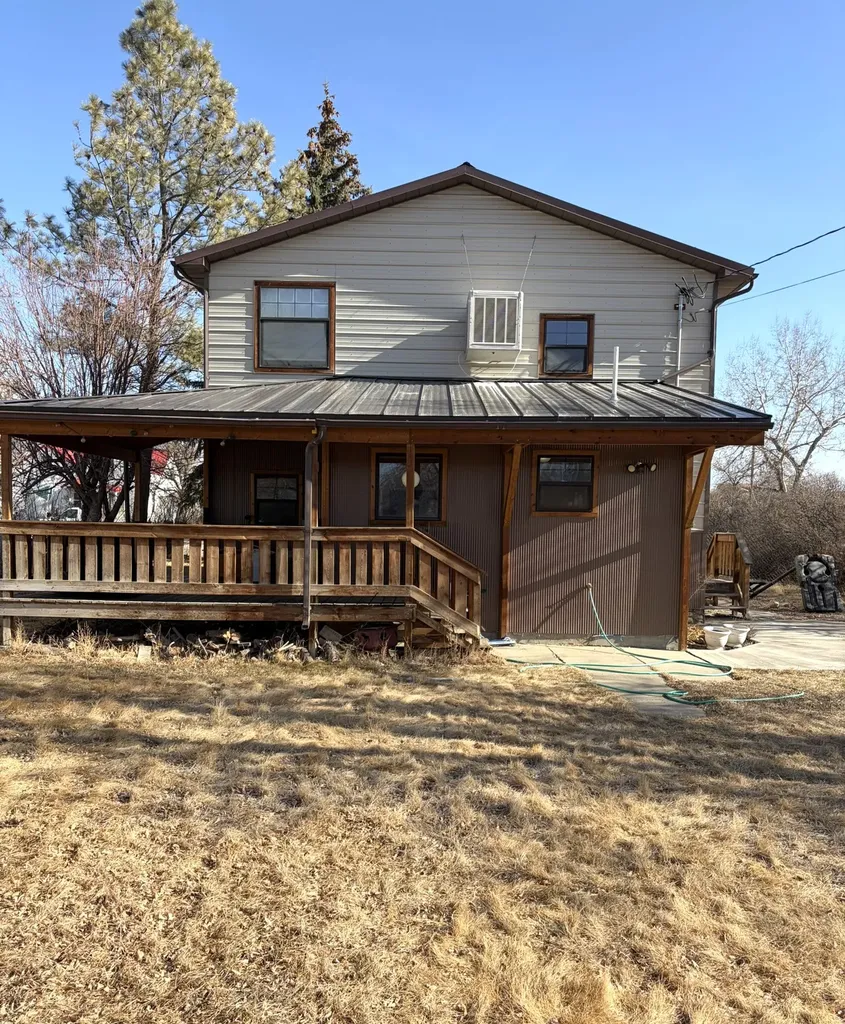 122 E Richland Avenue Shelby MT 59474