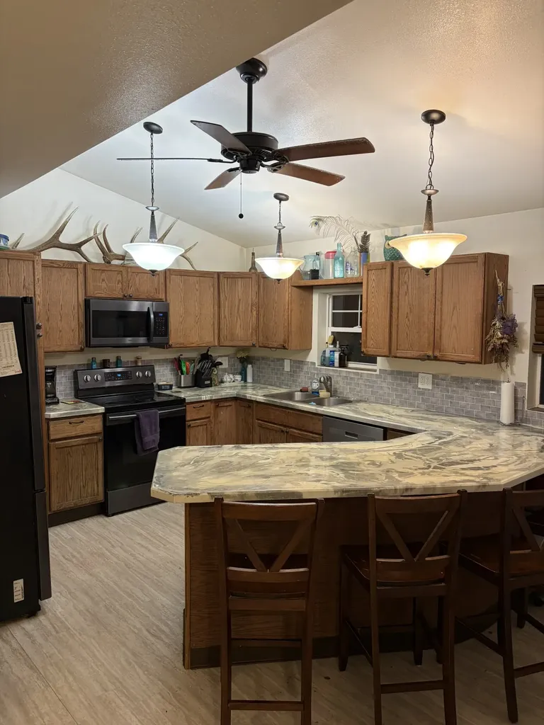 122 E Richland Avenue Shelby MT 59474