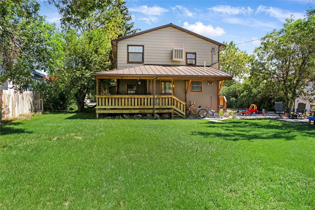 122 E Richland Avenue Shelby MT 59474
