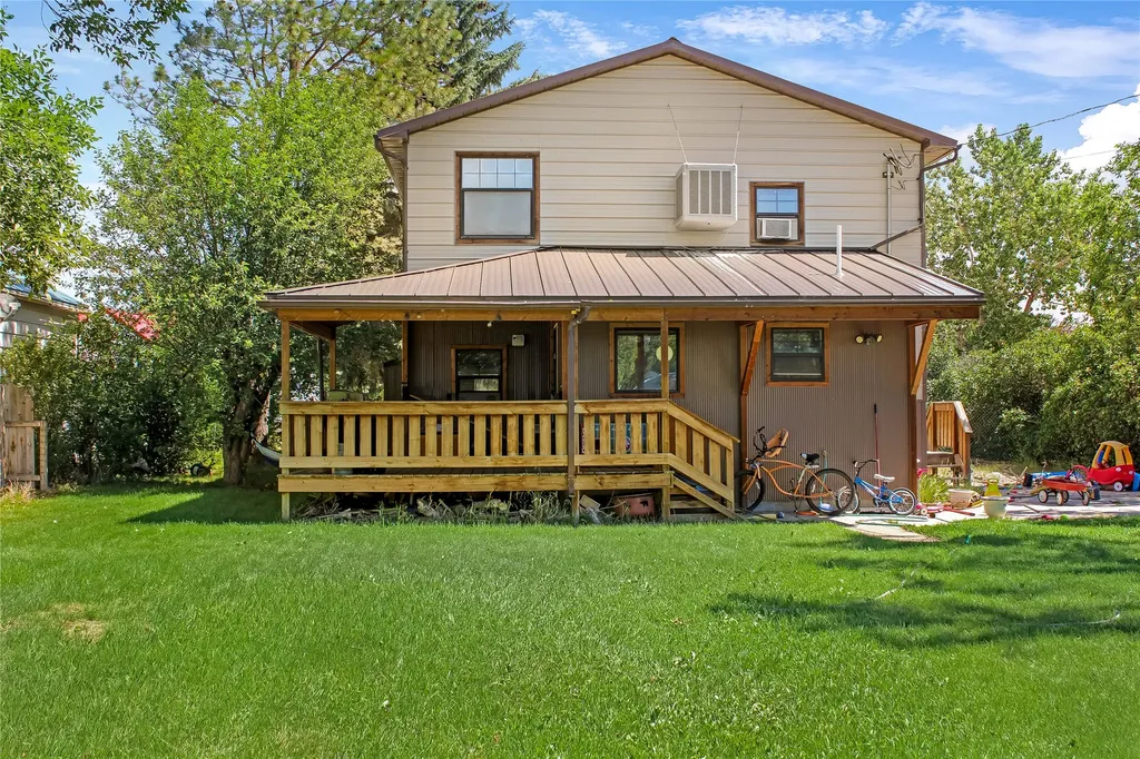 122 E Richland Avenue Shelby MT 59474