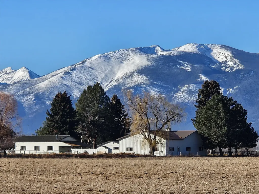 472 Magpie Lane Corvallis MT 59828