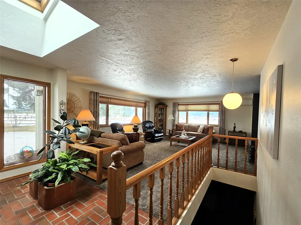 472 Magpie Lane Corvallis MT 59828