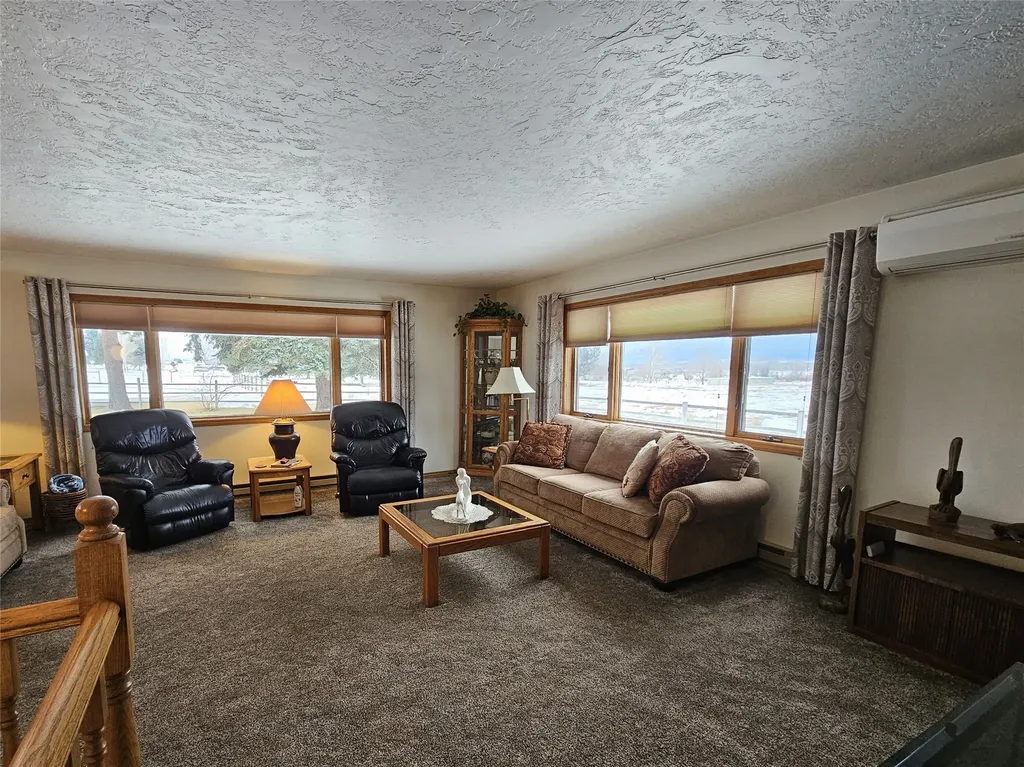 472 Magpie Lane Corvallis MT 59828