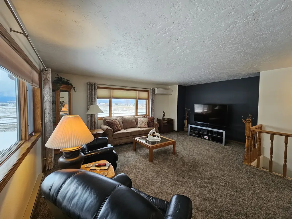 472 Magpie Lane Corvallis MT 59828