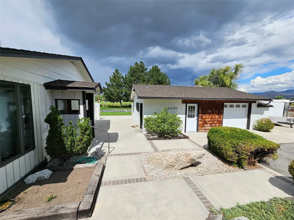 472 Magpie Lane Corvallis MT 59828