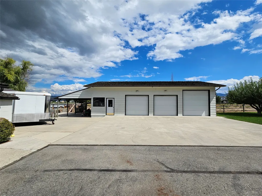 472 Magpie Lane Corvallis MT 59828