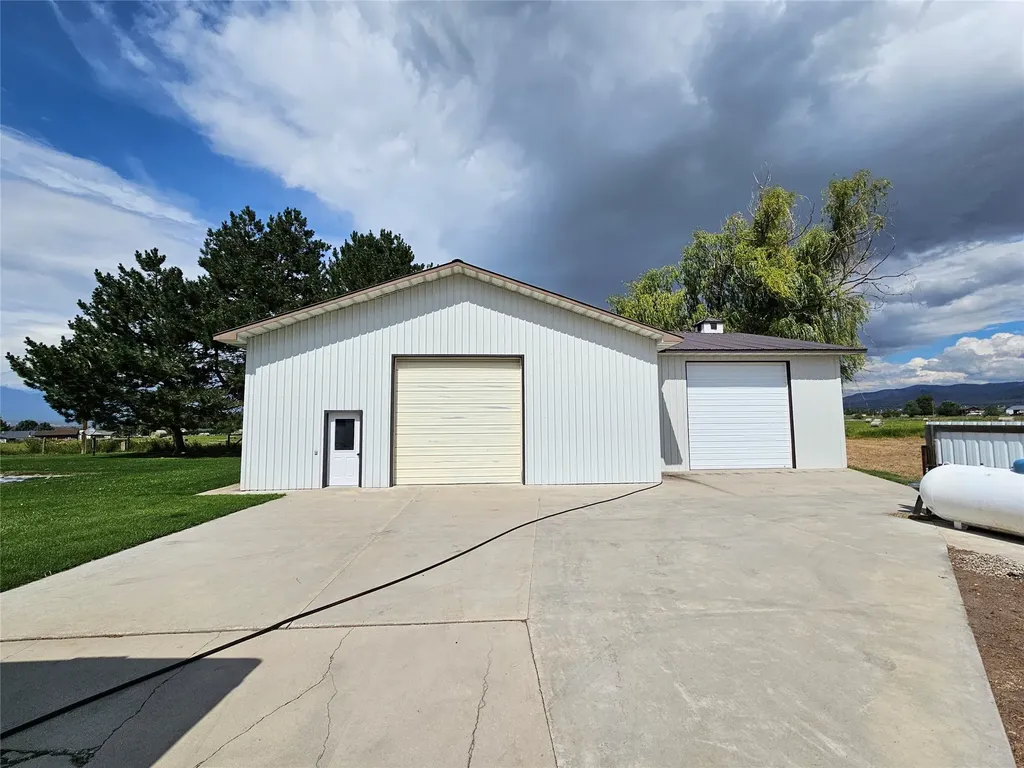 472 Magpie Lane Corvallis MT 59828