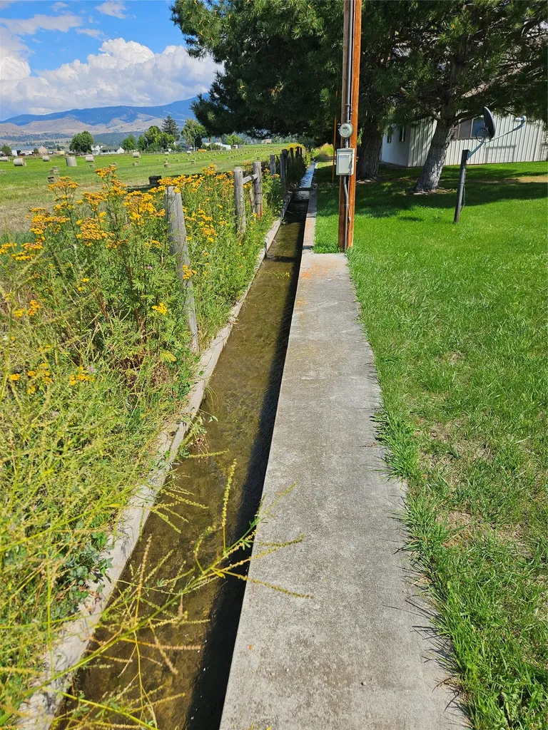 472 Magpie Lane Corvallis MT 59828