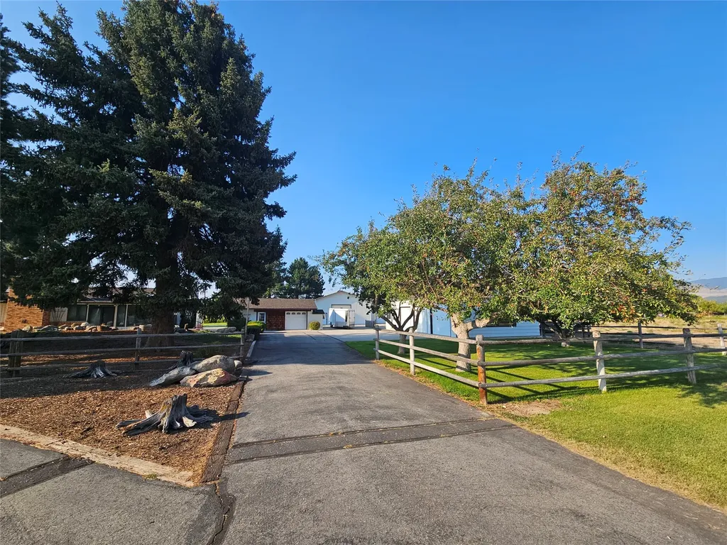 472 Magpie Lane Corvallis MT 59828