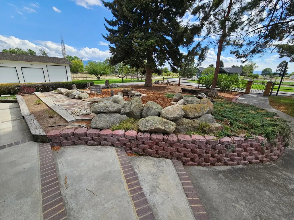 472 Magpie Lane Corvallis MT 59828