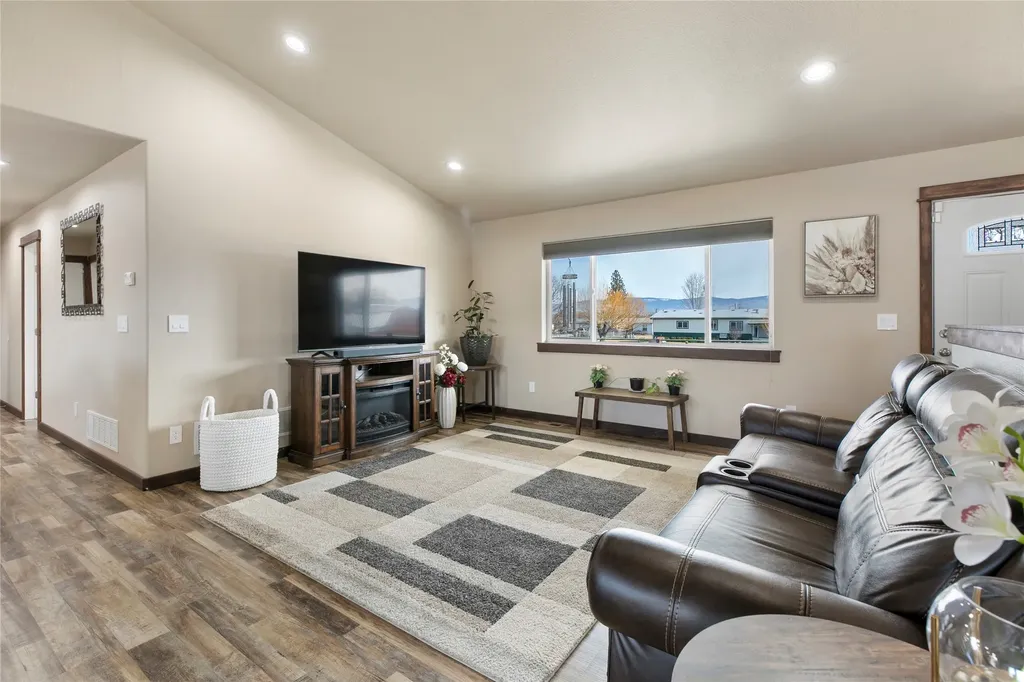 2306 Austin Lane Victor MT 59875