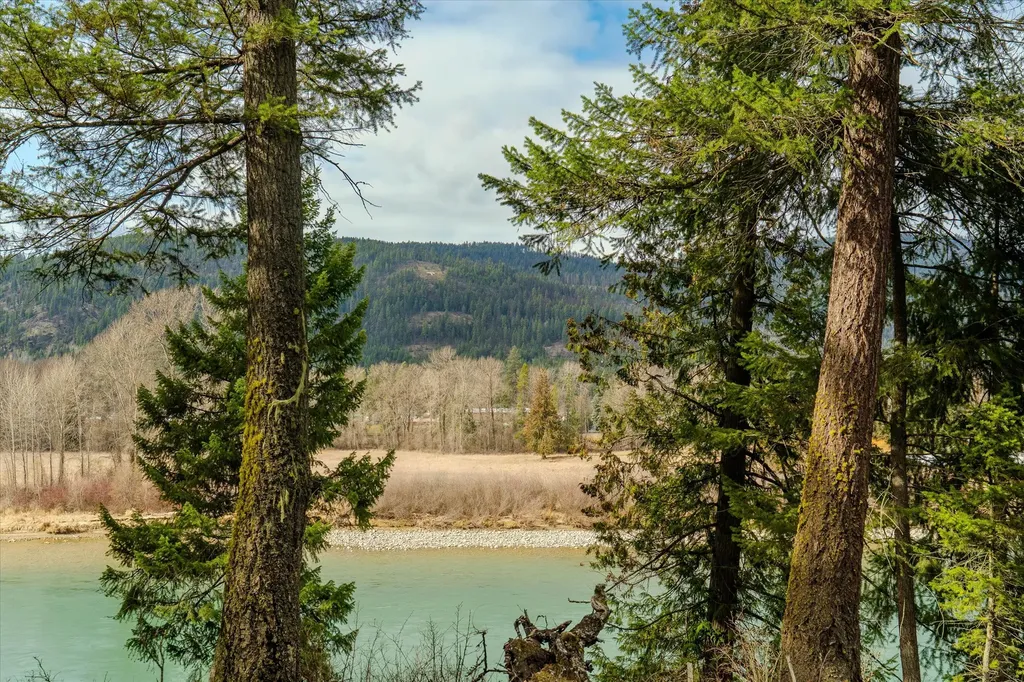 716 Kootenai River Road Troy MT 59935