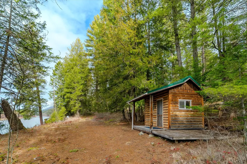 716 Kootenai River Road Troy MT 59935