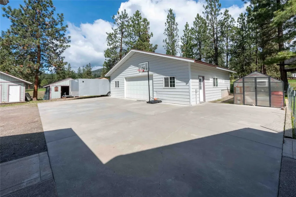 22 Pine Meadow Lane Plains MT 59859