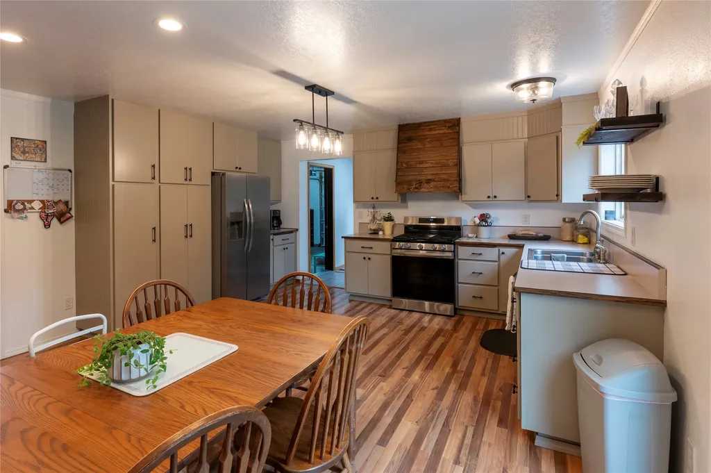 22 Pine Meadow Lane Plains MT 59859
