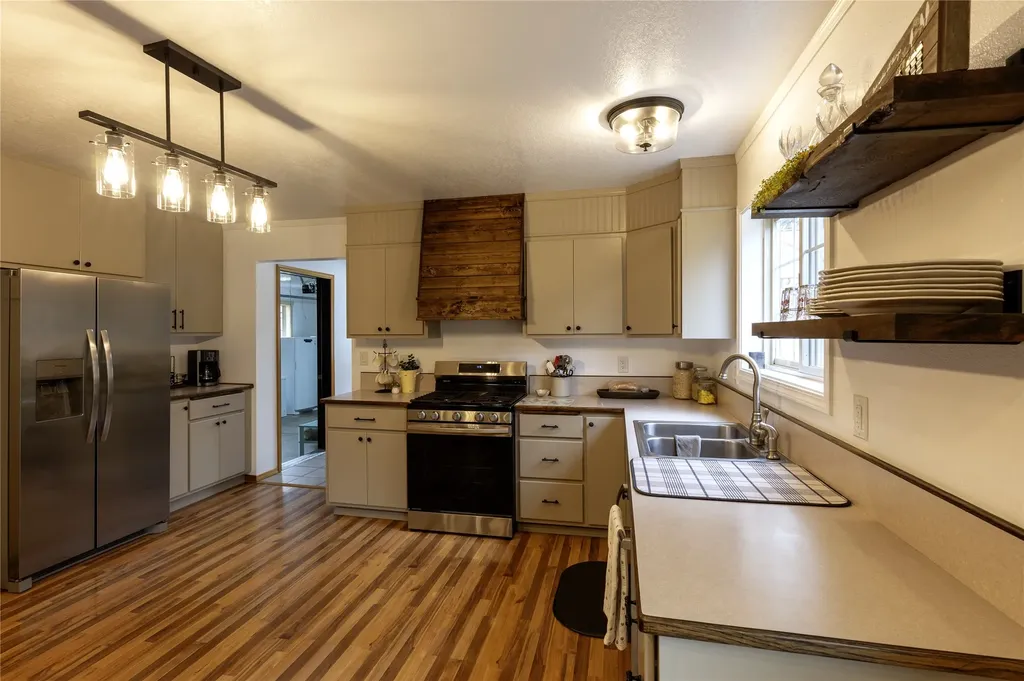22 Pine Meadow Lane Plains MT 59859