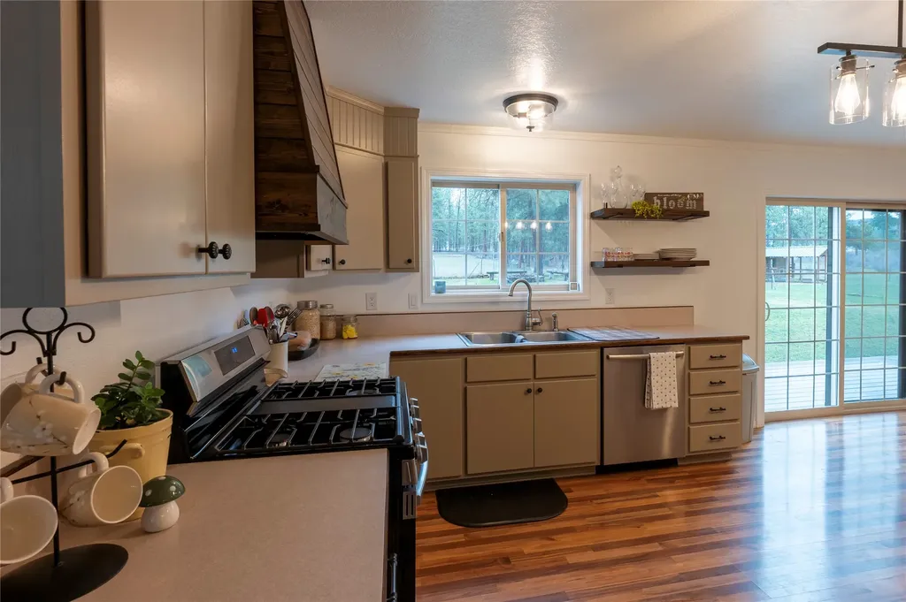 22 Pine Meadow Lane Plains MT 59859