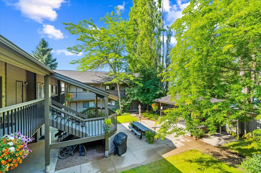 180 Vista Lane Bigfork MT 59911