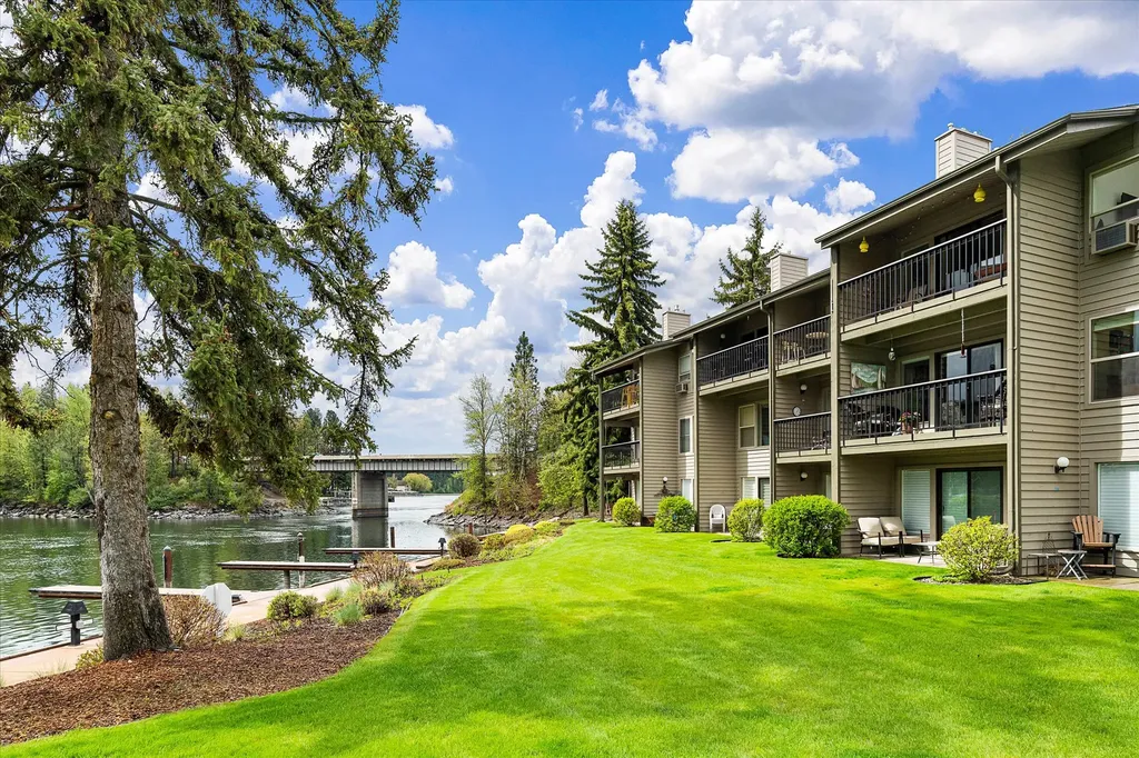 180 Vista Lane Bigfork MT 59911
