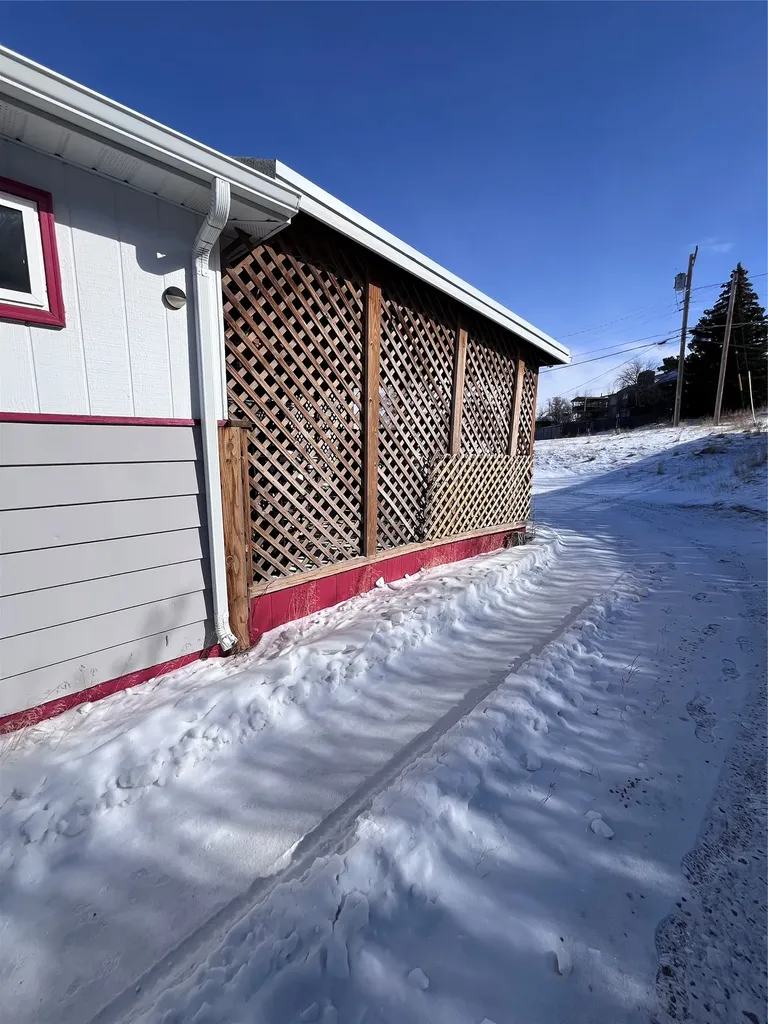 33 10th Avenue SE Cut Bank MT 59427