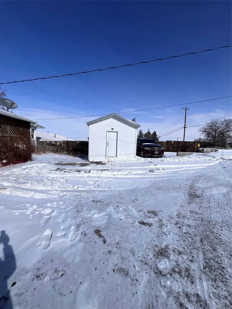 33 10th Avenue SE Cut Bank MT 59427