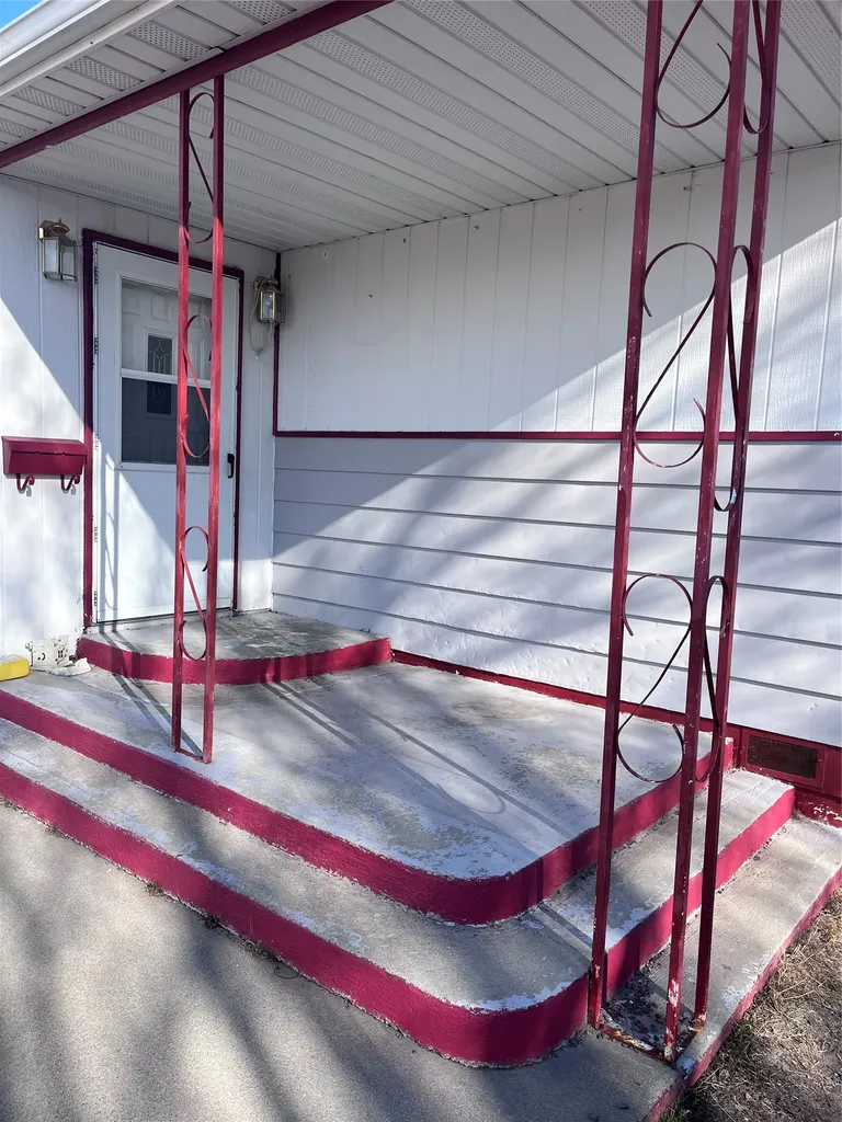 33 10th Avenue SE Cut Bank MT 59427