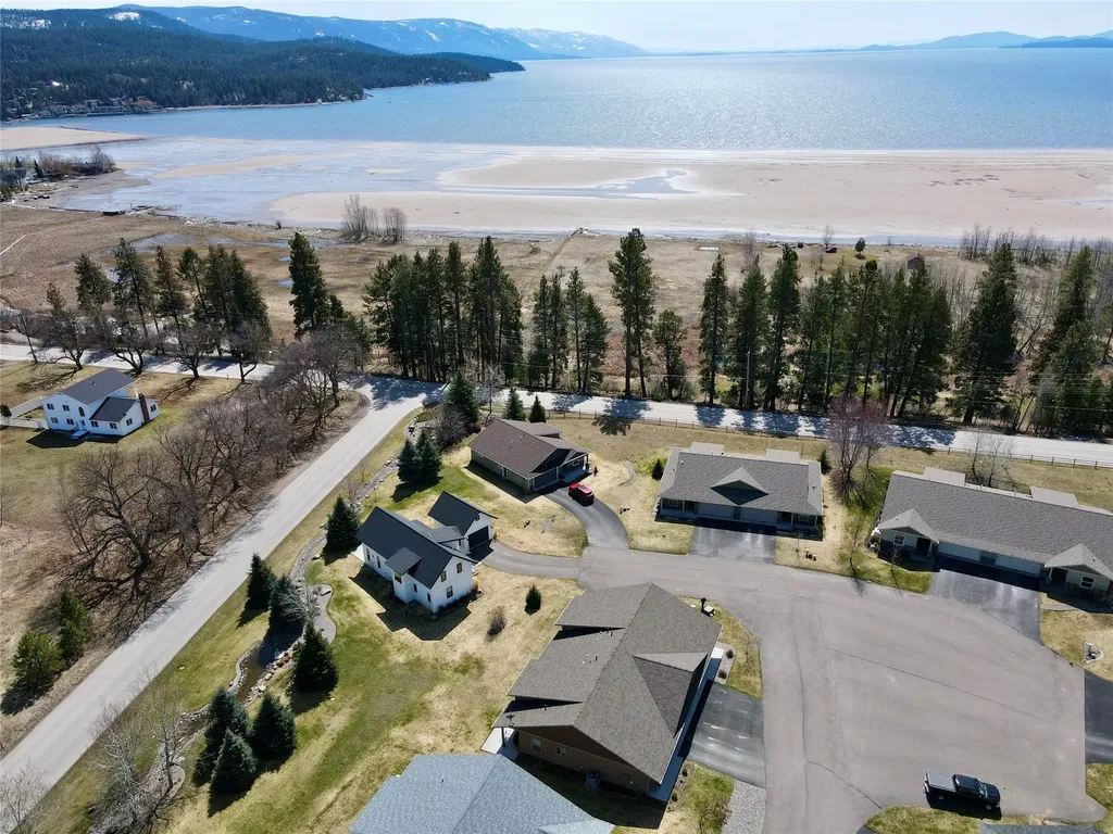19 Crossbuck Trail Bigfork MT 59911