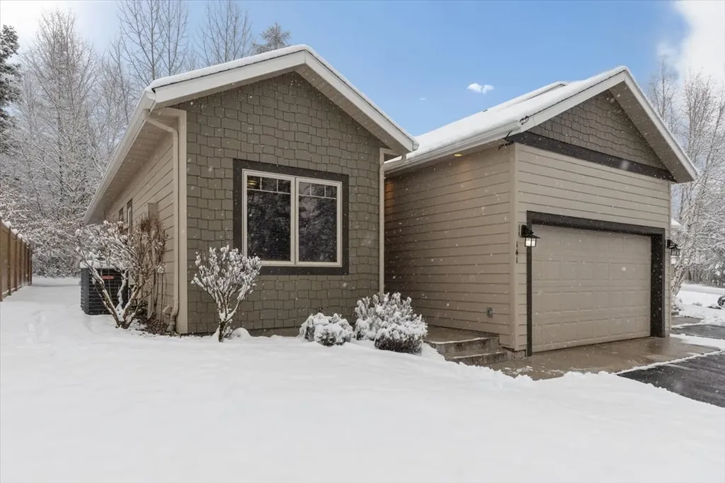 141 Oakmont Loop Columbia Falls MT 59912