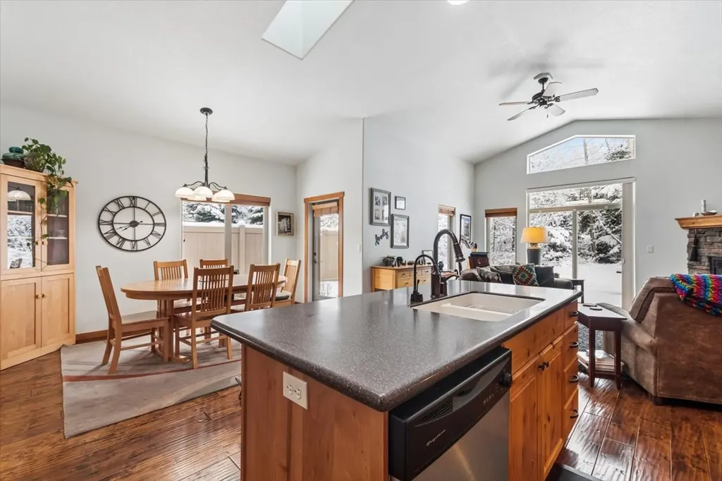 141 Oakmont Loop Columbia Falls MT 59912