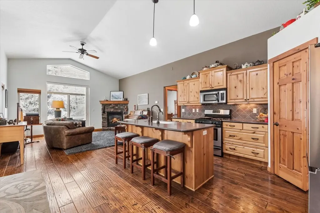 141 Oakmont Loop Columbia Falls MT 59912